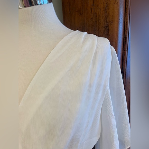 L Love Flattering Ruched Top - Picture 8 of 9